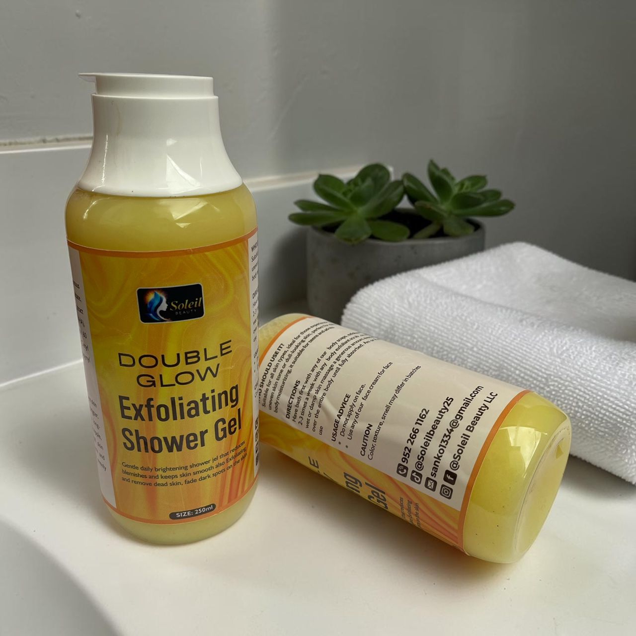 Double Glow Exfoliating Shower Gel for Smooth Skin