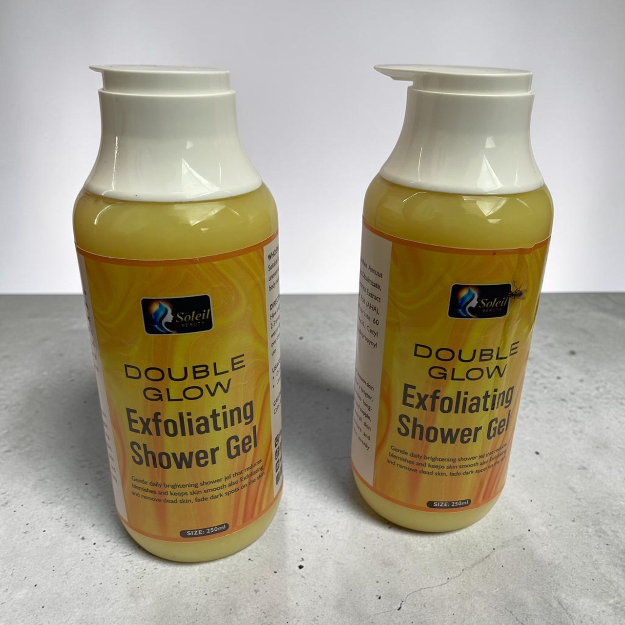 Double Glow Exfoliating Shower Gel for Smooth Skin